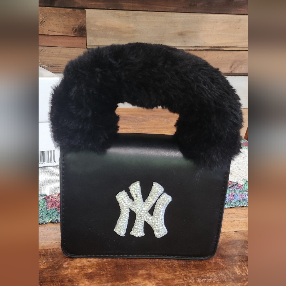 Yankee Fur Handle Purse